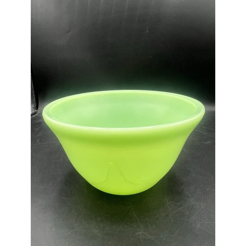 Vintage McKee Jadite Uranium Glass 4 Cup Mixing Bowl MCK UV Reactive 7”